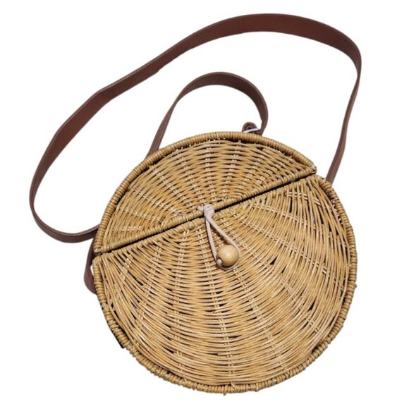 Abercrombie vintage round wicker crossbody